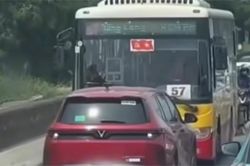 Xử phạt tài xế ô tô vượt ẩu, 'đối đầu' với xe buýt