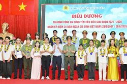 Công an Hưng Yên biểu dương học sinh giỏi, phát động ủng hộ Quỹ Khuyến học