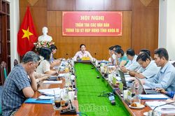 Thẩm tra tờ trình về chính sách đào tạo và hỗ trợ trẻ em dân tộc thiểu số