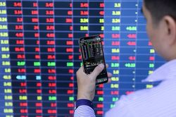 VN-Index tăng điểm với thanh khoản bùng nổ