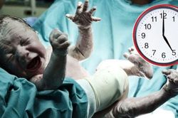 Trẻ sinh vào 3 khung giờ Âm lịch này lớn lên thông minh, tài giỏi, cha mẹ mát mặt tự hào