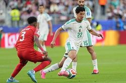 Cầu thủ c&oacute; mẹ l&agrave; người gốc Việt gi&agrave;nh giải xuất sắc nhất trận Algeria - Jordan