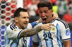 Argentina thắng &Aacute;o 2-0: Kỷ lục Messi, chắc suất v&ograve;ng 1/16