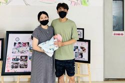 Thư tay xúc động của người cha Singapore có con gái 720 gram được cứu sống ở Đà Nẵng