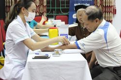 Từ 1/7, người dân có hộ khẩu thường trú tại Hà Nội thuộc nhóm này được miễn phí 100% khoản phí đặc biệt