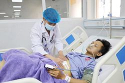 Phối hợp thần tốc giữa công an và bệnh viện cứu người đàn ông thủng tạng nguy kịch