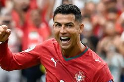 Ronaldo lập cú đúp giải tỏa cơn khát, Bồ Đào Nha đại thắng '5 sao'