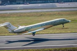 Tập đoàn Dassault thử nghiệm chuyến bay đầu tiên của máy bay Falcon 10X