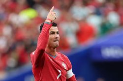 Ronaldo phá kỷ lục World Cup, gửi lời đáp trả hoàn hảo đến Messi