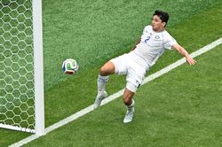 Cầu thủ đắt nhất ch&acirc;u &Aacute; ngăn Ronaldo ghi hat-trick