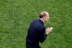 HLV Tuchel quát cầu thủ Anh
