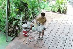 Cậu bé TP.HCM khởi nghiệp bán trà sữa, ế khách vẫn không bỏ cuộc