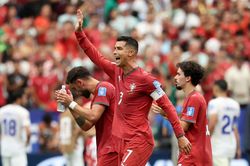 Ronaldo bắt World Cup nhớ lại mình