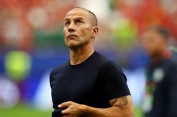 Cannavaro khuyên Ronaldo chơi thêm vài năm