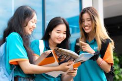 Đại học Kinh tế TP.HCM tăng 200 bậc tr&ecirc;n bảng xếp hạng quốc tế