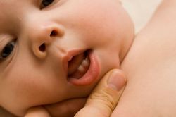 Phân biệt sốt thông thường và sốt mọc răng