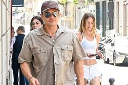 Orlando Bloom xuất hiện cùng bạn gái kém 21 tuổi