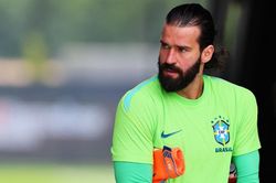Brazil bỏ áo đỏ vào phút chót