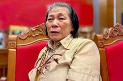 Em gái liệt sĩ bật khóc khi 'đón được anh về nhà' sau 55 năm vô vọng