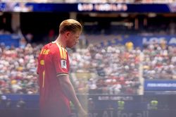 De Bruyne thành tâm điểm chỉ trích