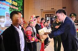 Lai Châu tôn vinh 130 trưởng bản, người có uy tín tiêu biểu