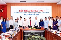 Gia đình Việt Nam đang đối mặt với nhiều thách thức trong kỷ nguyên số