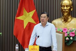 Ph&oacute; Thủ tướng Thường trực Phạm Gia T&uacute;c: Ho&agrave;n thiện Nghị định mới để t&aacute;i cơ cấu hệ thống kinh doanh xăng dầu, giảm kh&acirc;u trung gian