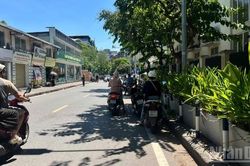Muôn kiểu tránh nắng của người dân Thủ đô