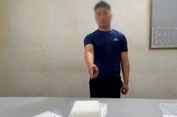 Bắt quả tang đối tượng xuất cảnh tr&aacute;i ph&eacute;p, kh&aacute;m x&eacute;t, thu giữ gần 1kg ma t&uacute;y đ&aacute;