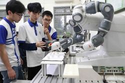 Chuyển đổi số trong quản trị đại học: Đột phá đào tạo song hành và lực lượng lao động kỷ nguyên mới