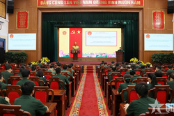 Nâng cao kỹ năng giao tiếp, ứng xử, chuẩn hóa tác phong phục vụ