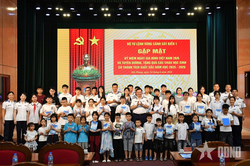 Bộ tư lệnh Vùng Cảnh sát biển 1 tổ chức gặp mặt, tuyên dương các cháu học sinh có thành tích tiêu biểu