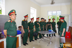Tư lệnh Quân khu 4 kiểm tra công tác quốc phòng, quân sự địa phương tại Hà Tĩnh và Quảng Trị