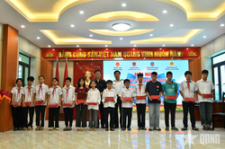 Cảnh sát biển với đồng bào dân tộc, tôn giáo