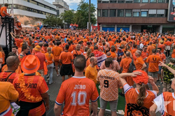 Sắc màu cổ động viên tại đấu trường World Cup