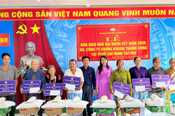 An Giang: B&agrave;n giao 24 căn nh&agrave; Đại đo&agrave;n kết trị gi&aacute; 1,165 tỷ đồng