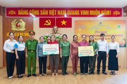 Trao sinh kế, tiếp sức học sinh nghèo vượt khó tại Núi Thành