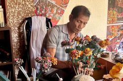 Hơn nửa thế kỷ giữ lửa nghề hoa giấy Thanh Tiên