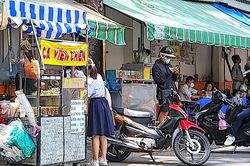 TPHCM sẽ kiểm tra đột xuất cơ sở cung cấp thực phẩm cho người bán hàng rong