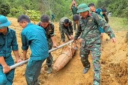 Hủy nổ th&agrave;nh c&ocirc;ng quả bom nặng 250kg s&oacute;t lại sau chiến tranh