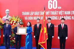 Bảo t&agrave;ng Mỹ thuật Việt Nam đ&oacute;n nhận Hu&acirc;n chương Lao động hạng Ba
