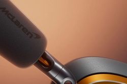 Khẳng định phong cách với tai nghe Bowers & Wilkins Px8 S2 McLaren Edition