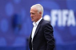 Tuyển Pháp chấn động khi HLV Didier Deschamps rời World Cup