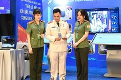 Trải nghiệm bắn súng, tháo lắp vũ khí và robot tuần tra thông minh tại Đại hội Đoàn XIII