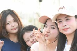Hàng trăm nữ sinh Đại học Sư phạm Hà Nội khoe sắc trên sân khấu concert Thanh xuân