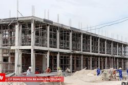 Từ c&ocirc;ng trường đến giấc mơ con chữ
