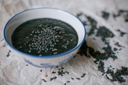 Một trắng - một đen dưỡng thận ngày hè