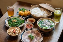Quán 'cơm nhà' trong khu tập thể cũ ở Hà Nội được Michelin khen suốt 4 năm
