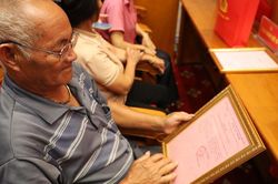 Thân nhân liệt sĩ vỡ òa nhận kết quả giám định ADN: 'Bao năm mong mỏi chỉ để có giây phút này'