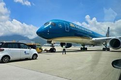 Máy bay Vietnam Airlines hạ cánh khẩn cấp xuống Hồng Kông để cấp cứu khách